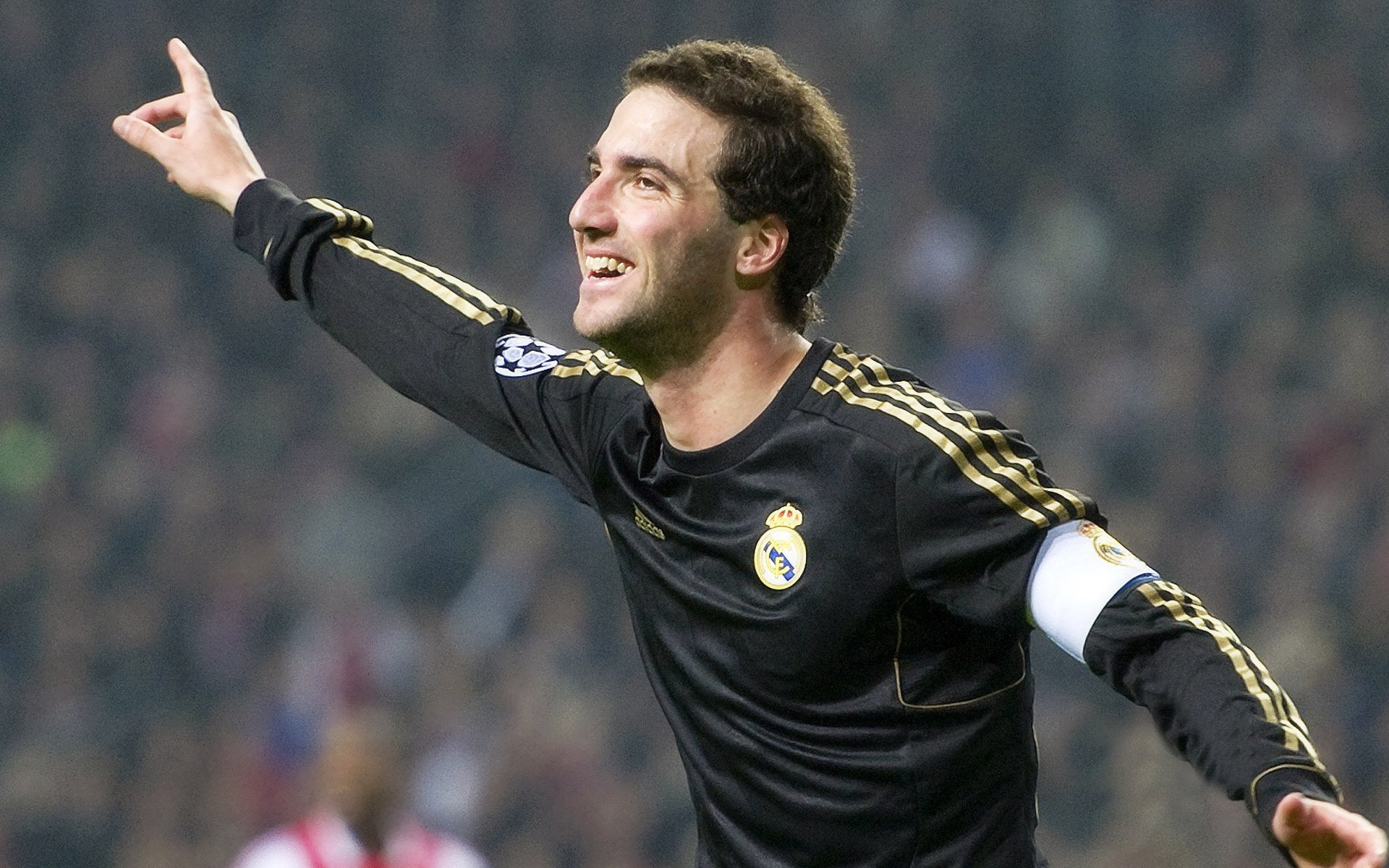 勇士队力求历史三连冠,目标明确,勇士队的记录